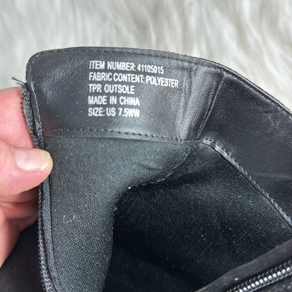 Torrid NWOT Faux Suede Black Wedge Side Zip Booties Extra Wide Width Sz 7.5 - Picture 5 of 6